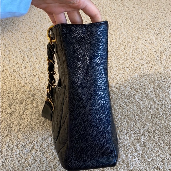 Black amazing condition Chanel quilted shoulder - Picture 4 of 10